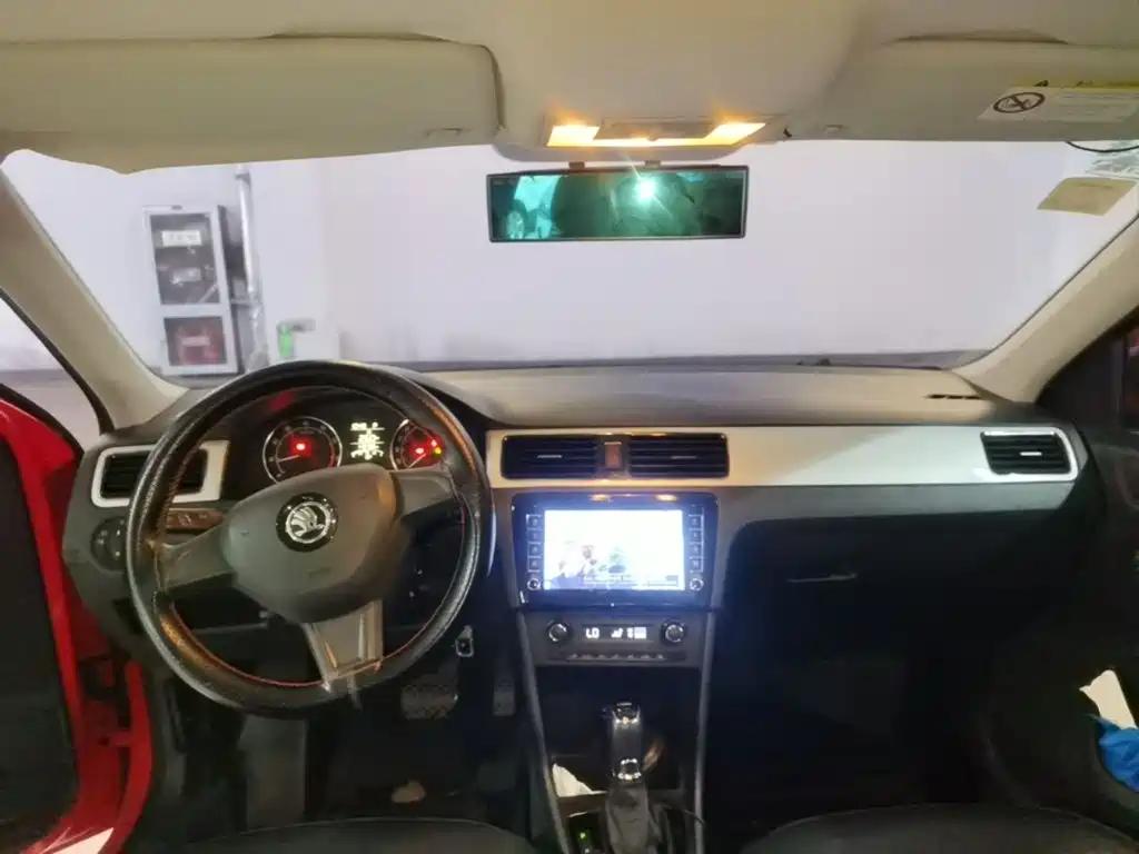Skoda Rapid Spaceback — миниатюра 10
