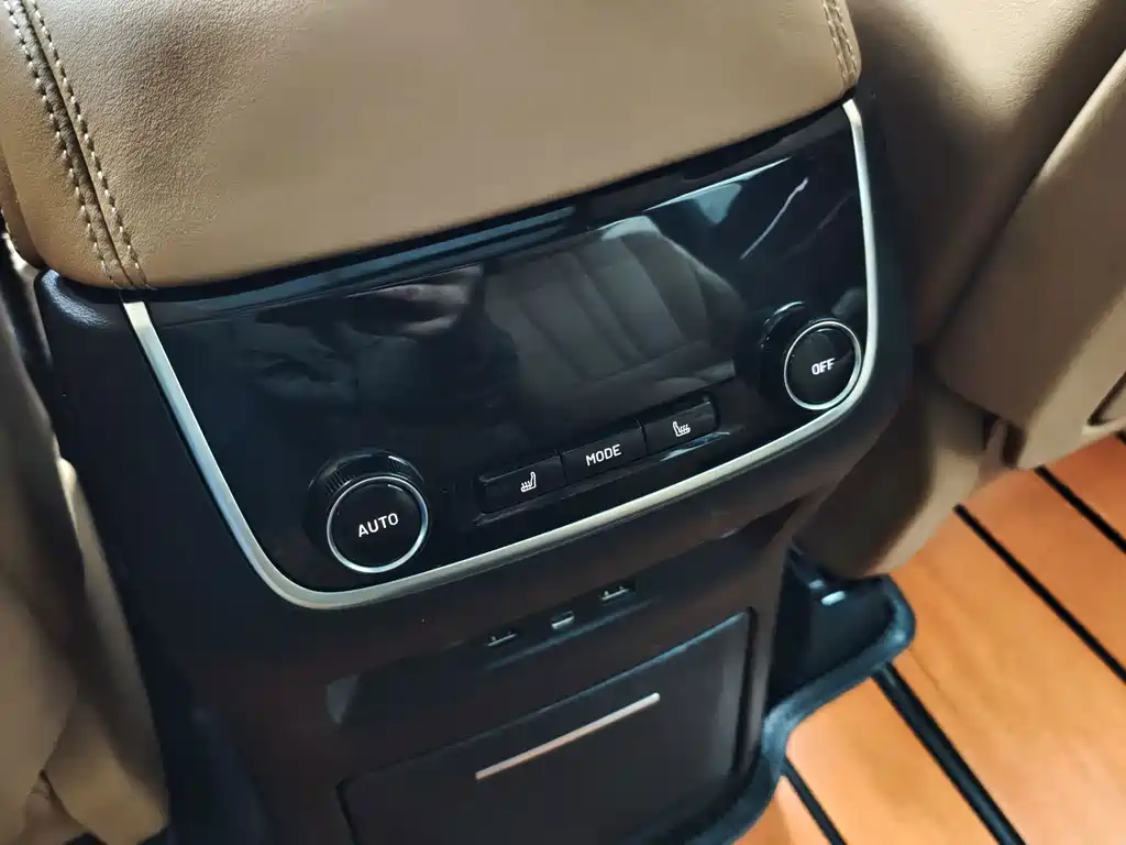 Li Auto Li ONE — миниатюра 8