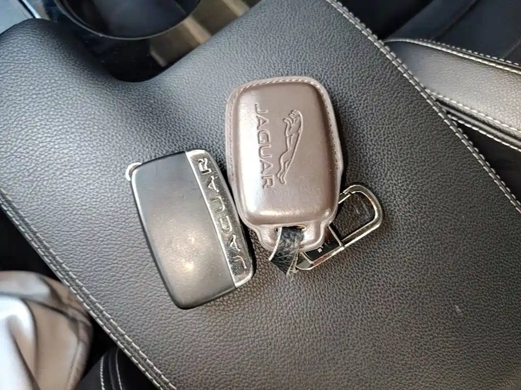 Jaguar XE — миниатюра 9