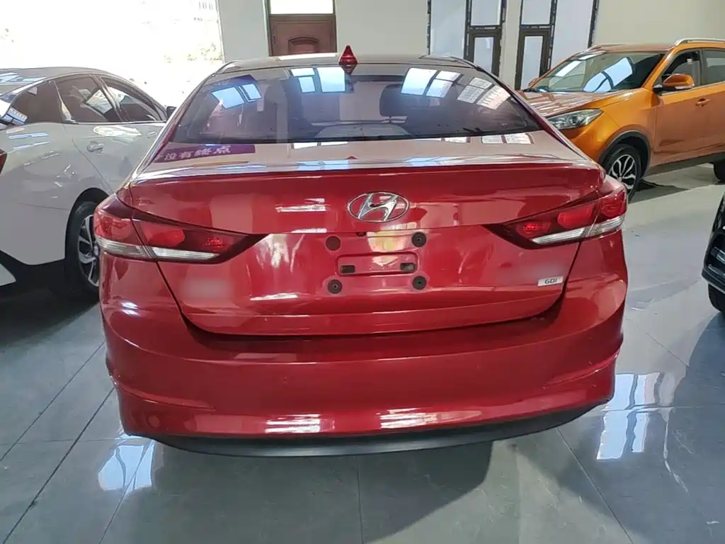 Hyundai Elantra — миниатюра 6