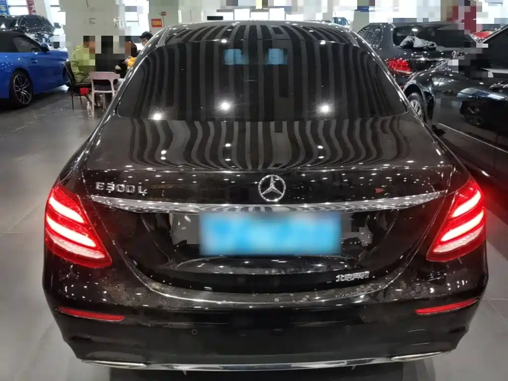 Mercedes-Benz E-Class — миниатюра 6