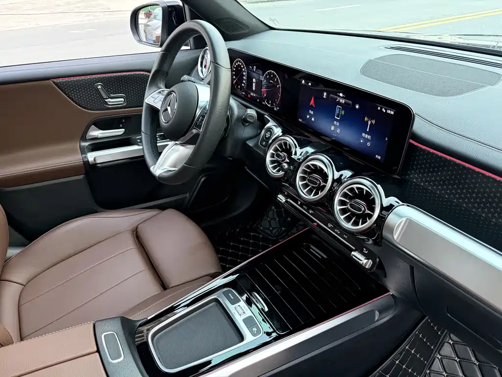Mercedes-Benz GLB — миниатюра 16