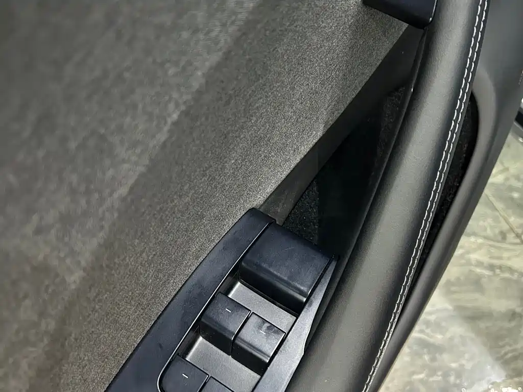 Tesla Model 3 — миниатюра 16