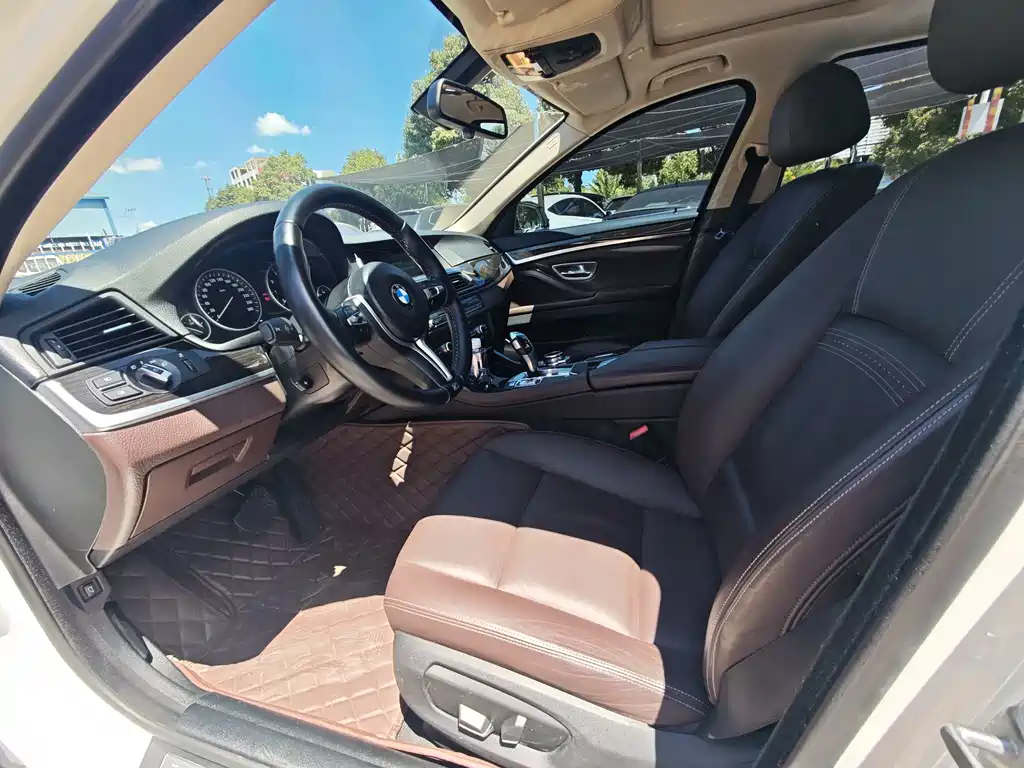 BMW 5 Series — миниатюра 12