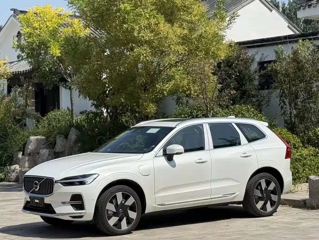 Volvo XC60 PHEV — миниатюра 2