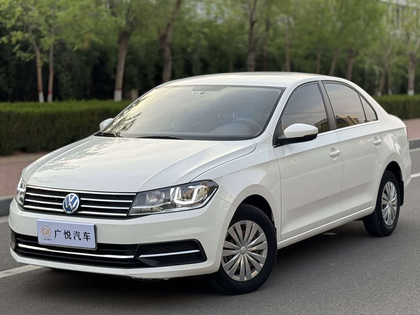 Volkswagen Santana 1.5 л 2022 г. Белый, пробег 30000 км