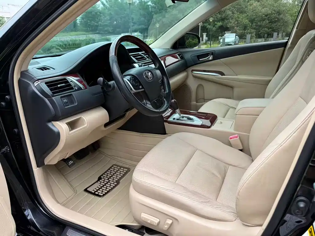 Toyota Camry 2013 2.0G Comfort