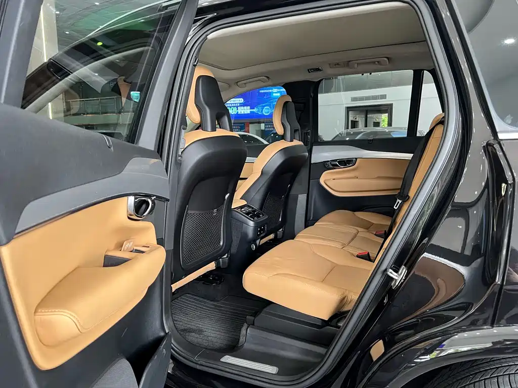 Volvo XC90 2015 T6 7 мест
