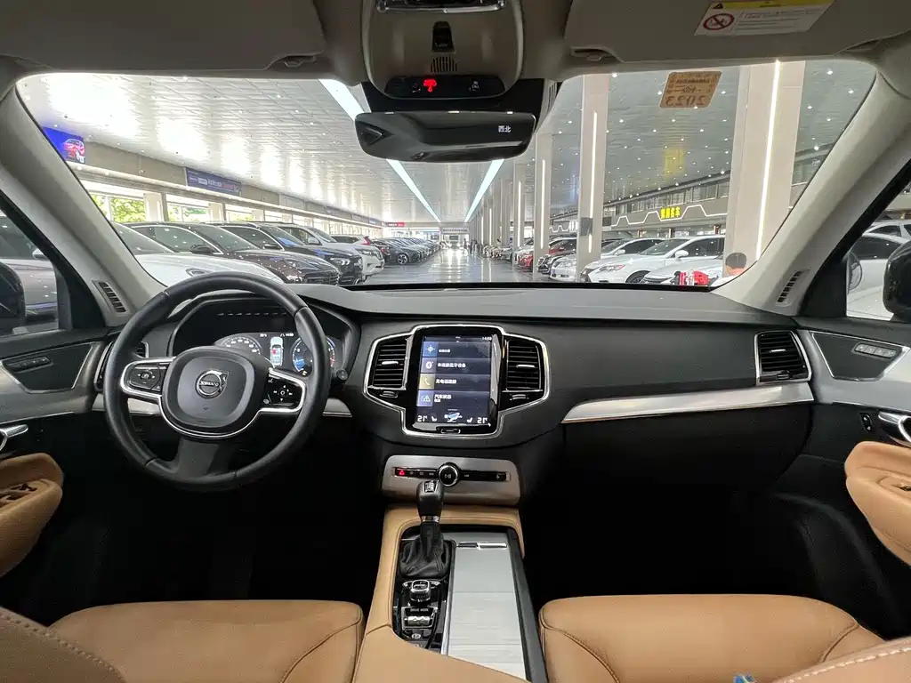 Volvo XC90 2015 T6 7 мест