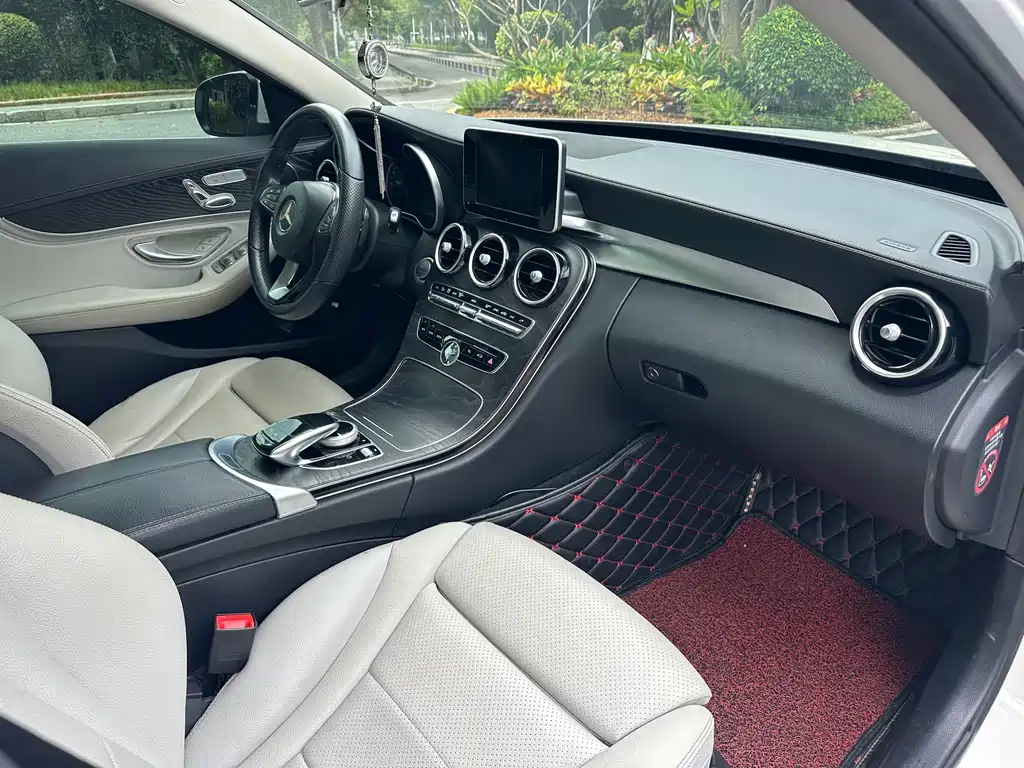 Mercedes-Benz C-Class — миниатюра 13