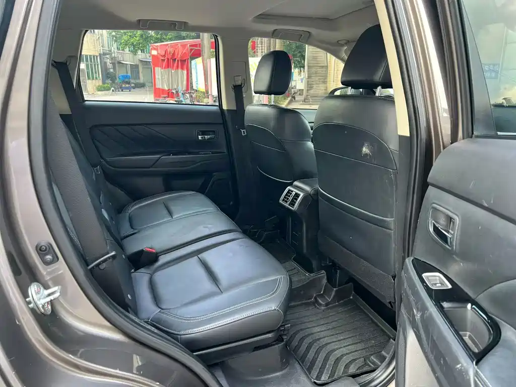 Mitsubishi Outlander — миниатюра 7