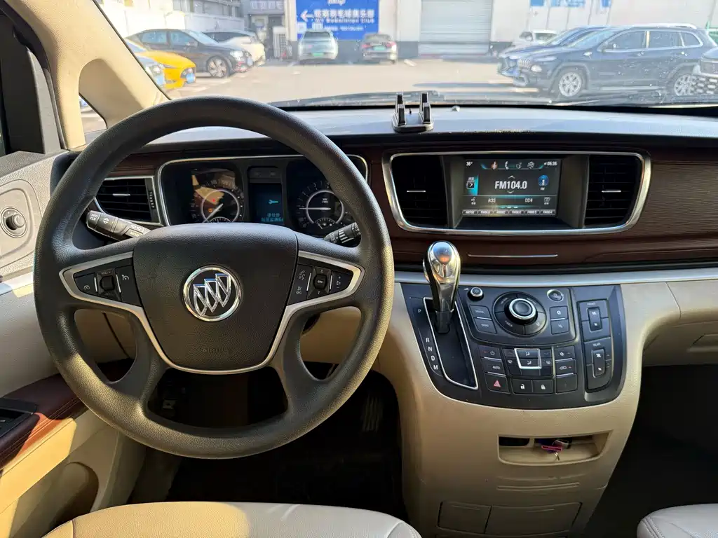 Buick GL8 — миниатюра 7
