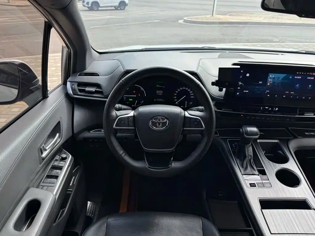 Toyota Sienna — миниатюра 7