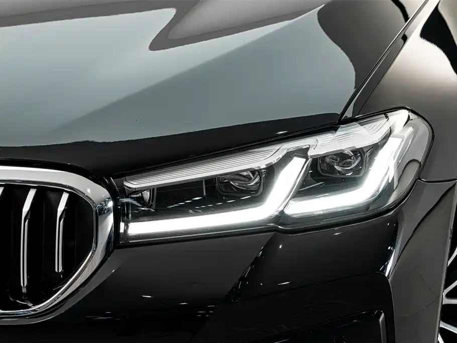 BMW 5 Series — миниатюра 4