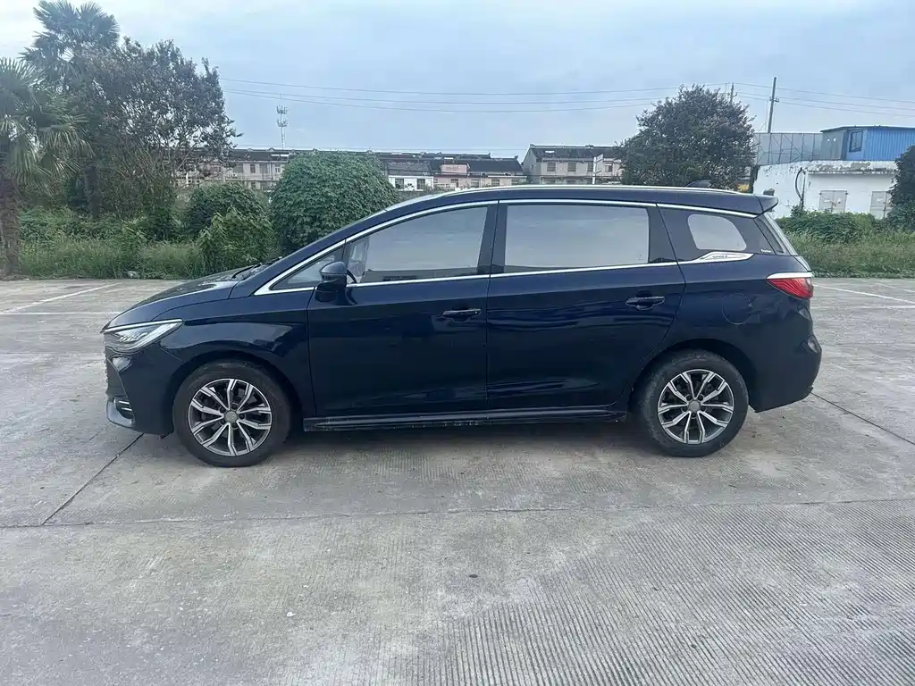 BYD MAX — миниатюра 5