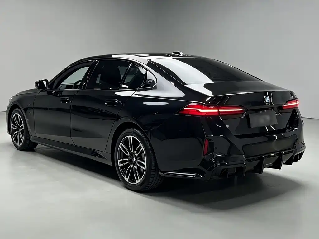 BMW 5 Series — миниатюра 15