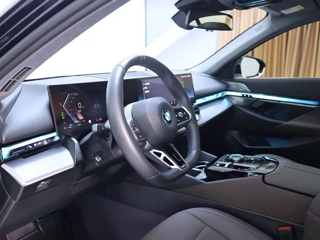 BMW 5 Series — миниатюра 11
