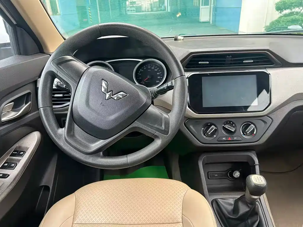 Wuling Hongguang — миниатюра 7