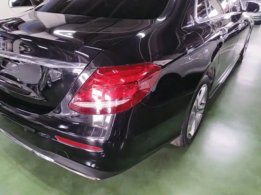 Mercedes-Benz E-Class — миниатюра 8