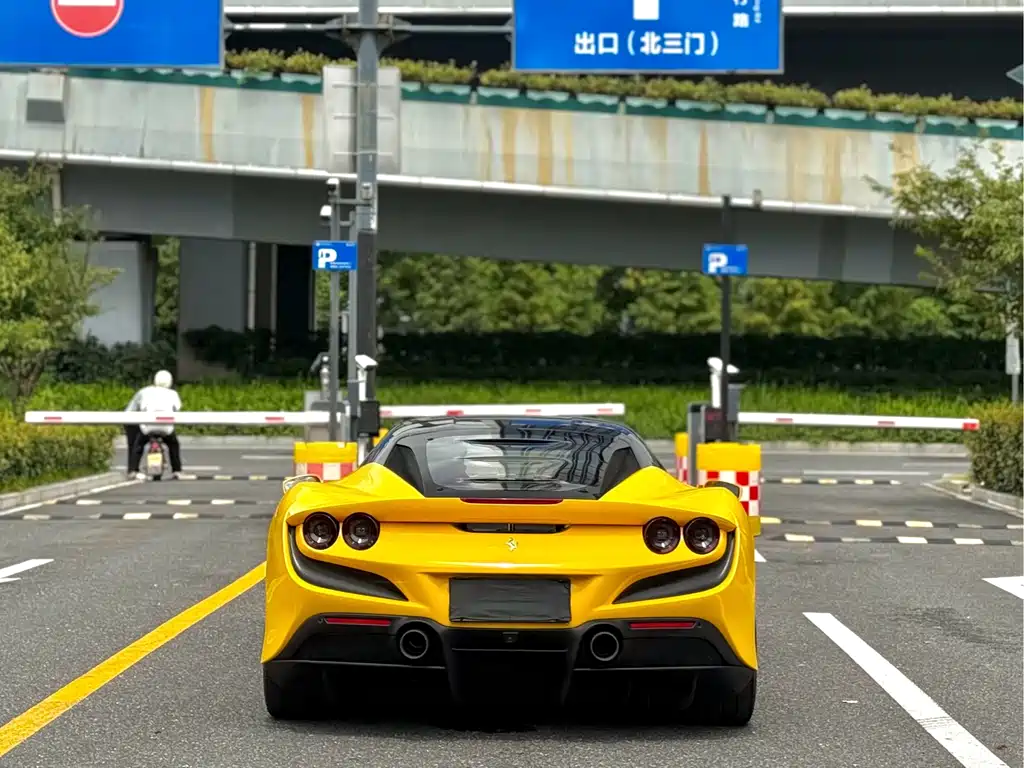 Ferrari F8 — миниатюра 8