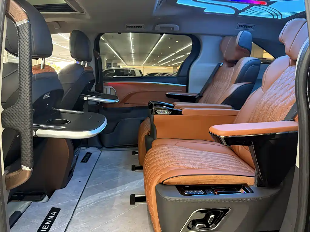 Toyota Sienna — миниатюра 7