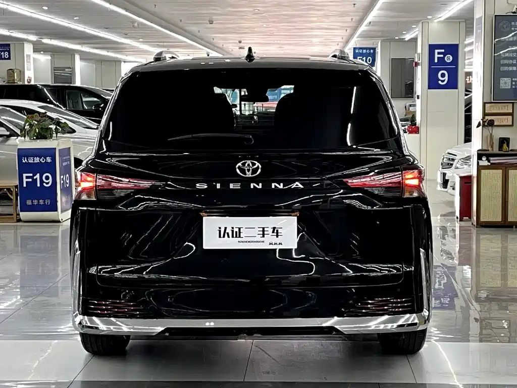Toyota Sienna — миниатюра 21