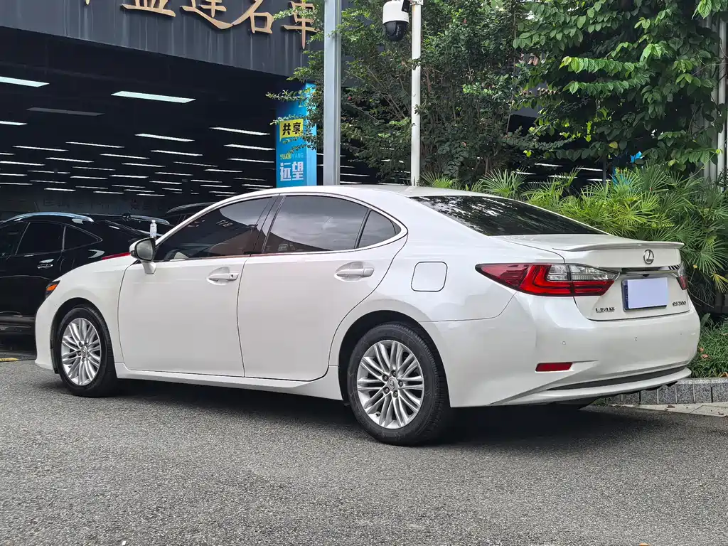 Lexus ES — миниатюра 14