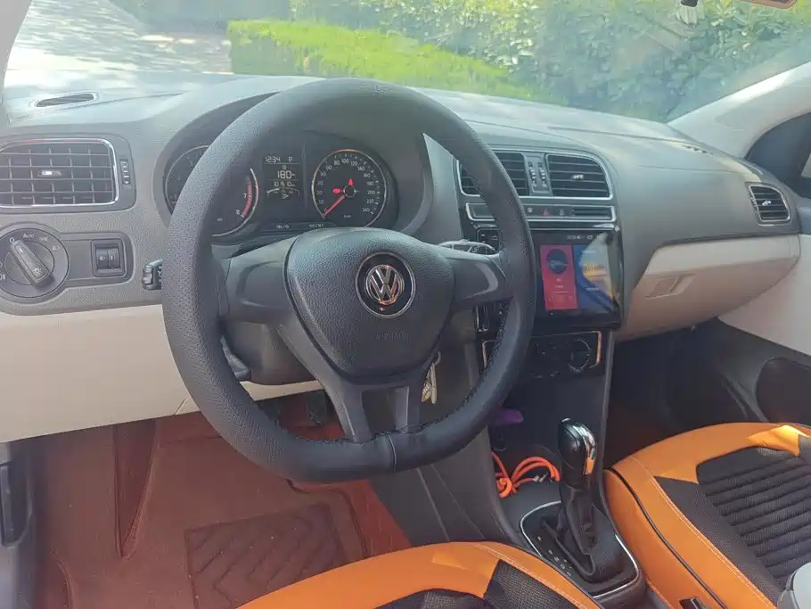 Volkswagen Polo — миниатюра 12