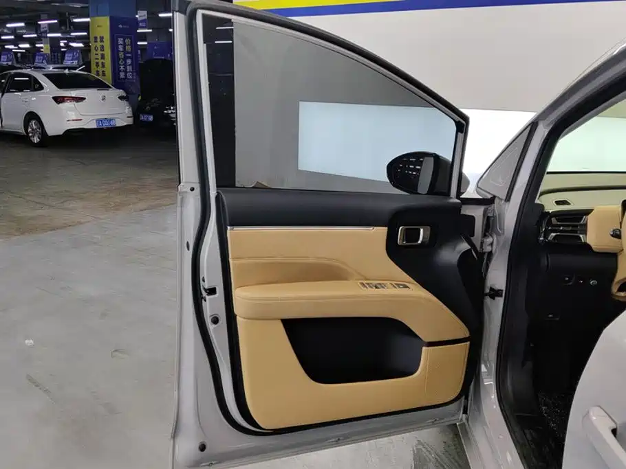 Wuling Xingguang 730 New Energy — миниатюра 7