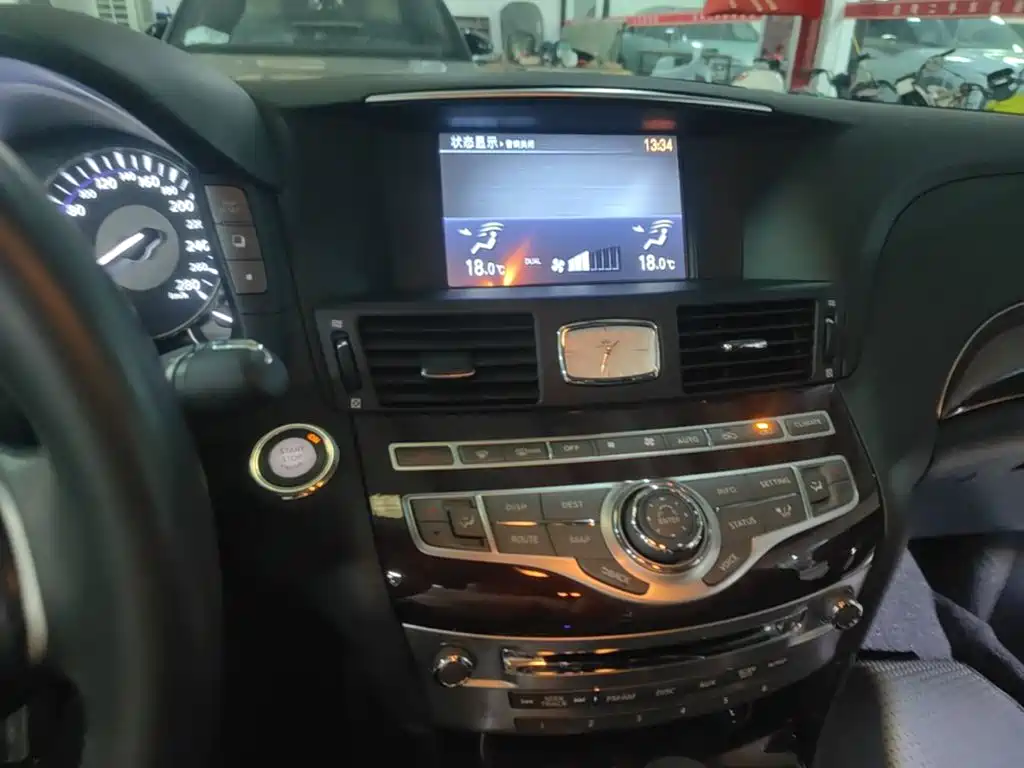Infiniti Q70 — миниатюра 13