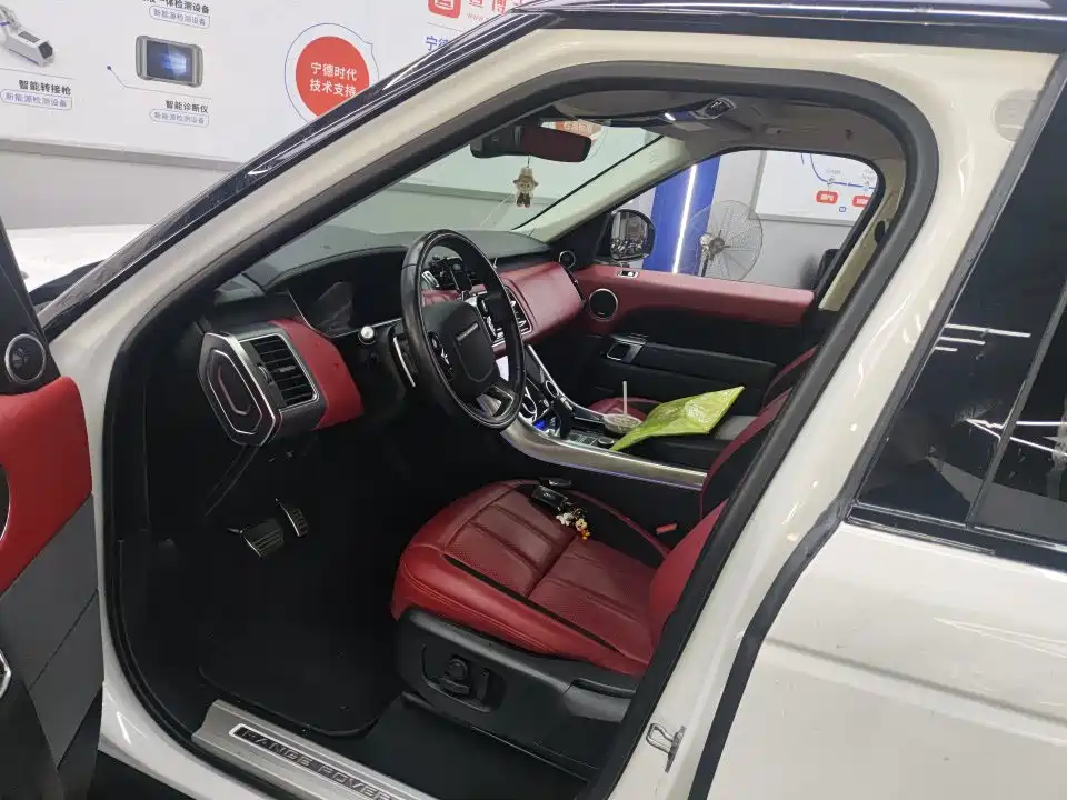 Land Rover Range Rover Sport 2020 3.0 L6 HSE DYNAMIC