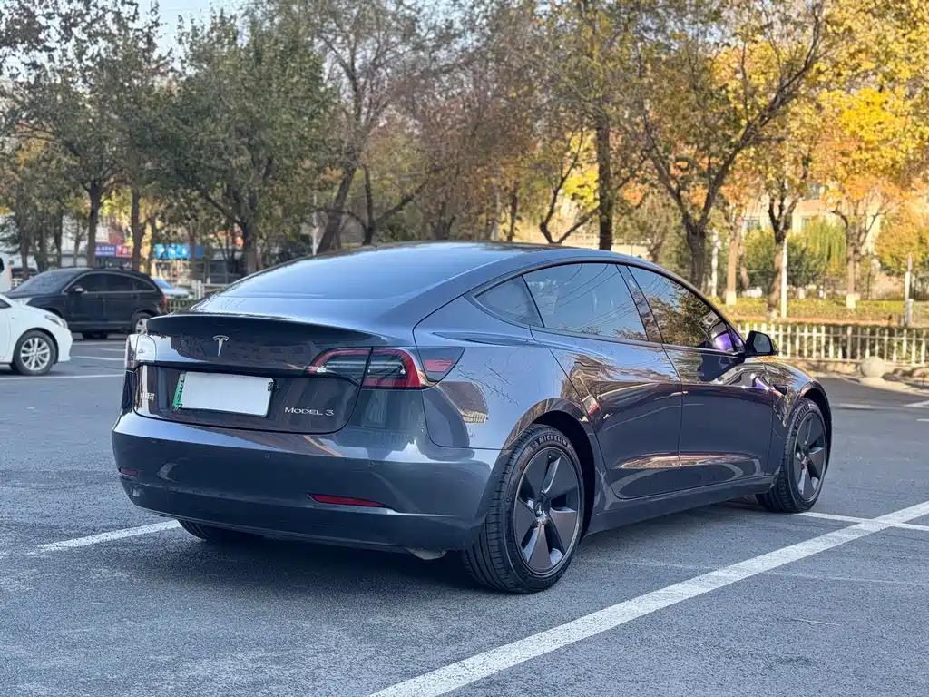 Tesla Model 3 — миниатюра 12