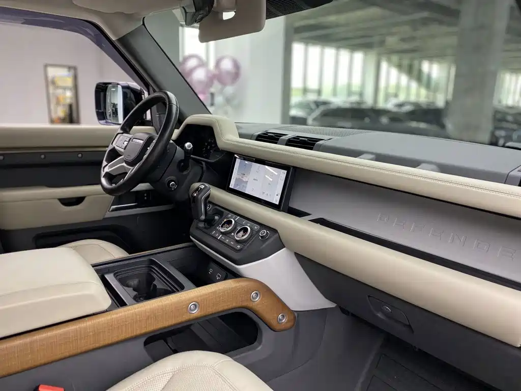 Land Rover Defender — миниатюра 19
