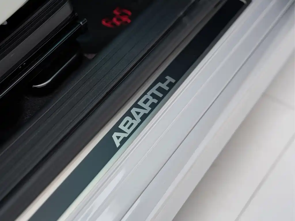 Abarth Abarth 695 — миниатюра 21