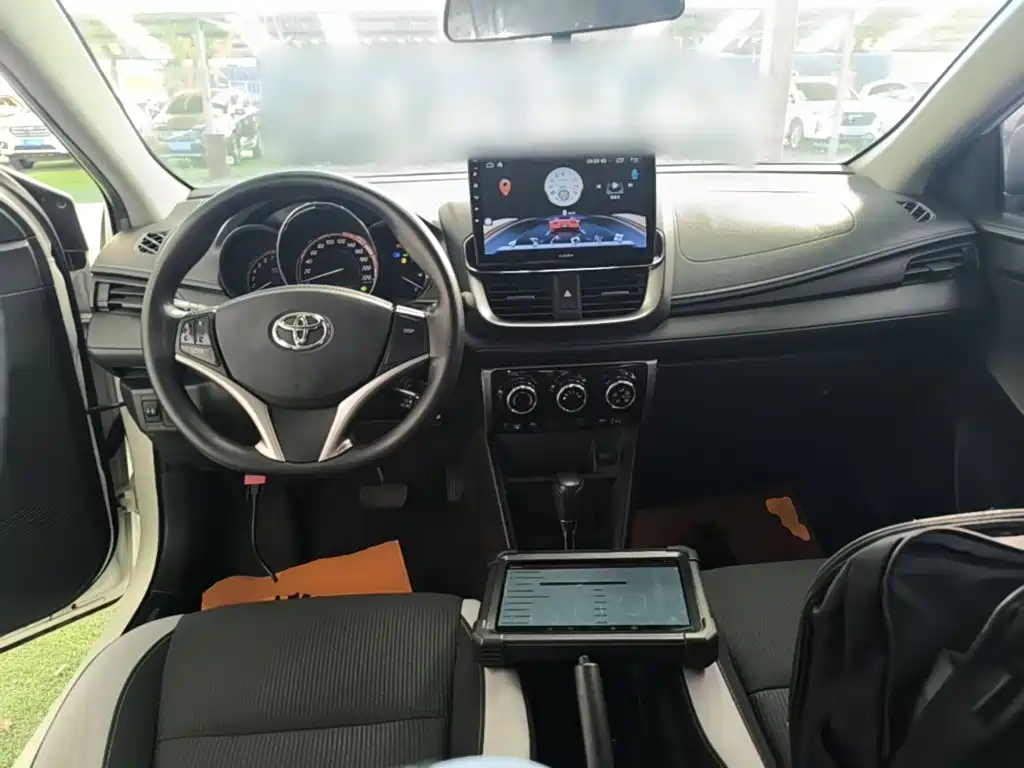 Toyota Yaris L — миниатюра 10