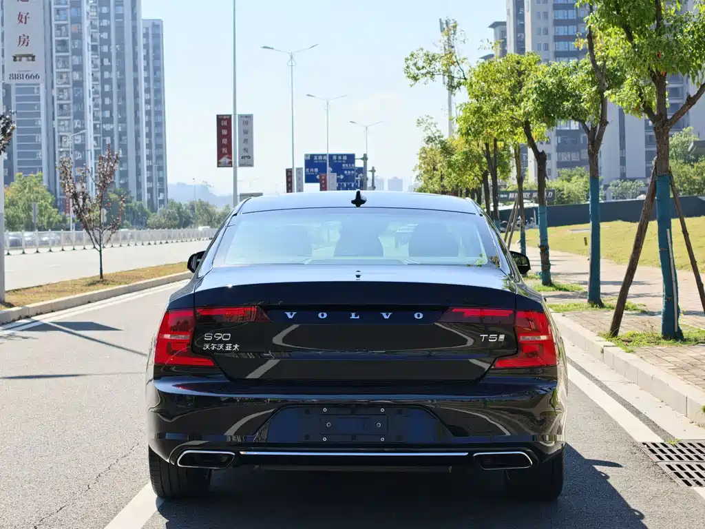 Volvo S90 — миниатюра 3