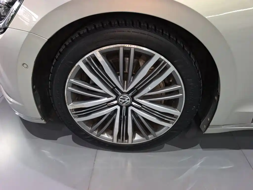 Volkswagen Phideon — миниатюра 23
