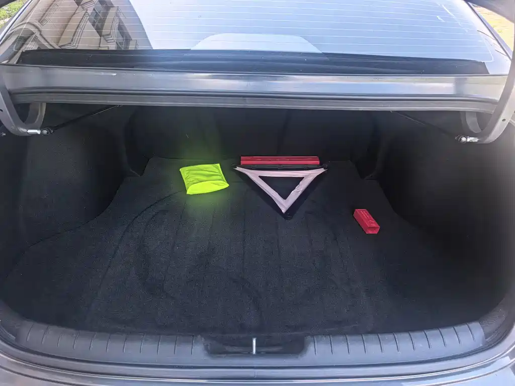 Hyundai Elantra — миниатюра 14