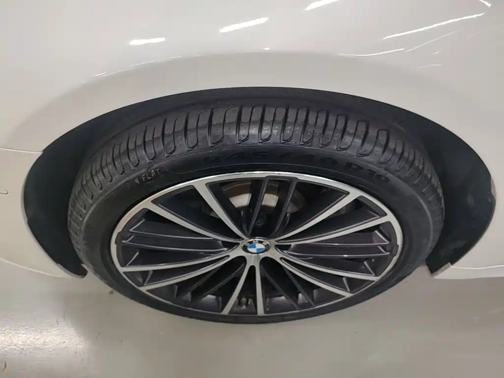 BMW 5 Series — миниатюра 23