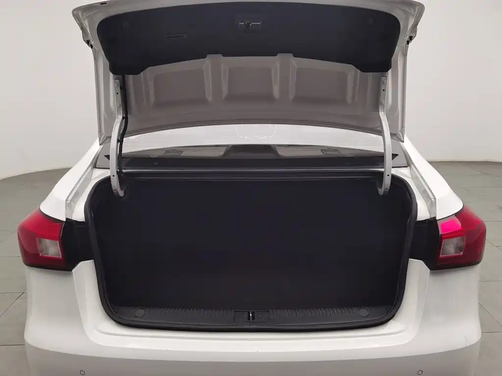Roewe 360 — миниатюра 16