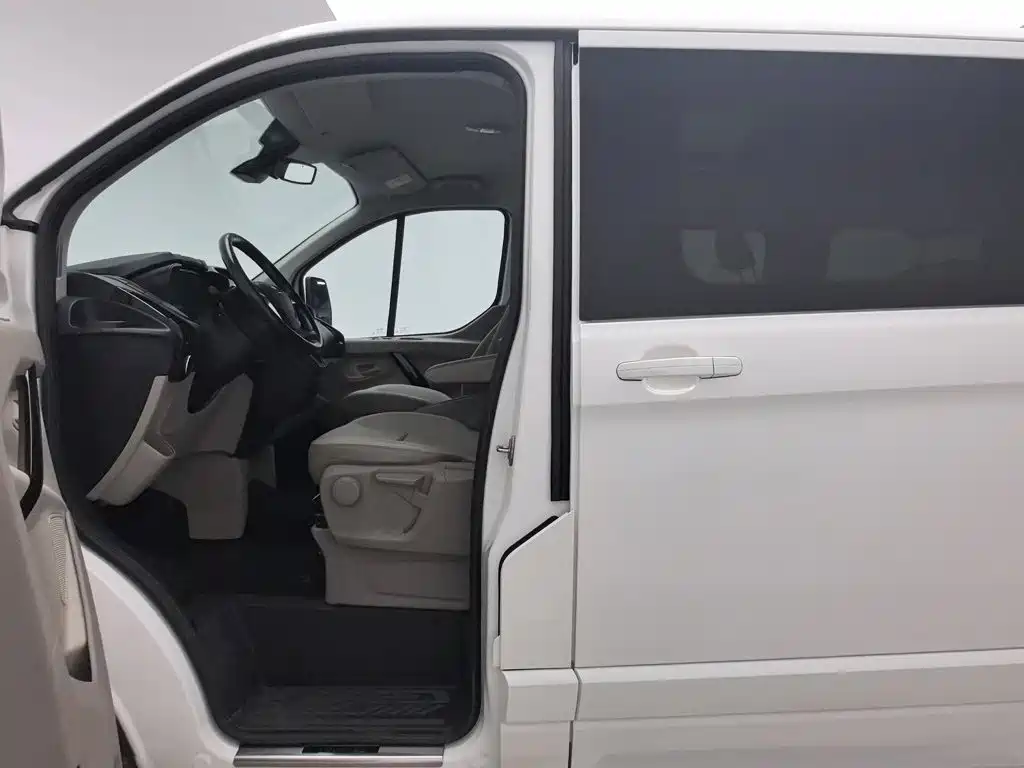 Ford Tourneo — миниатюра 10