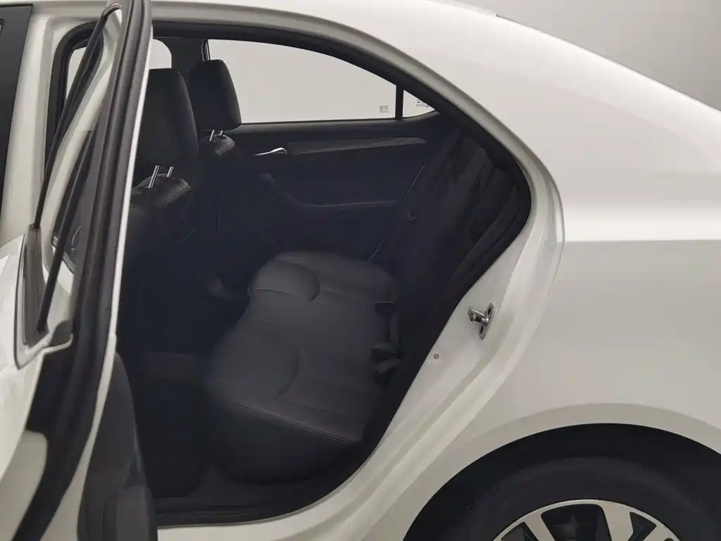 Roewe 360 — миниатюра 15