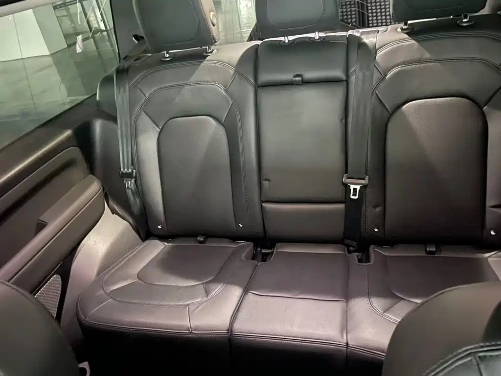 Land Rover Defender — миниатюра 6