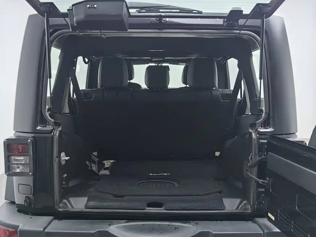 Jeep Wrangler — миниатюра 16