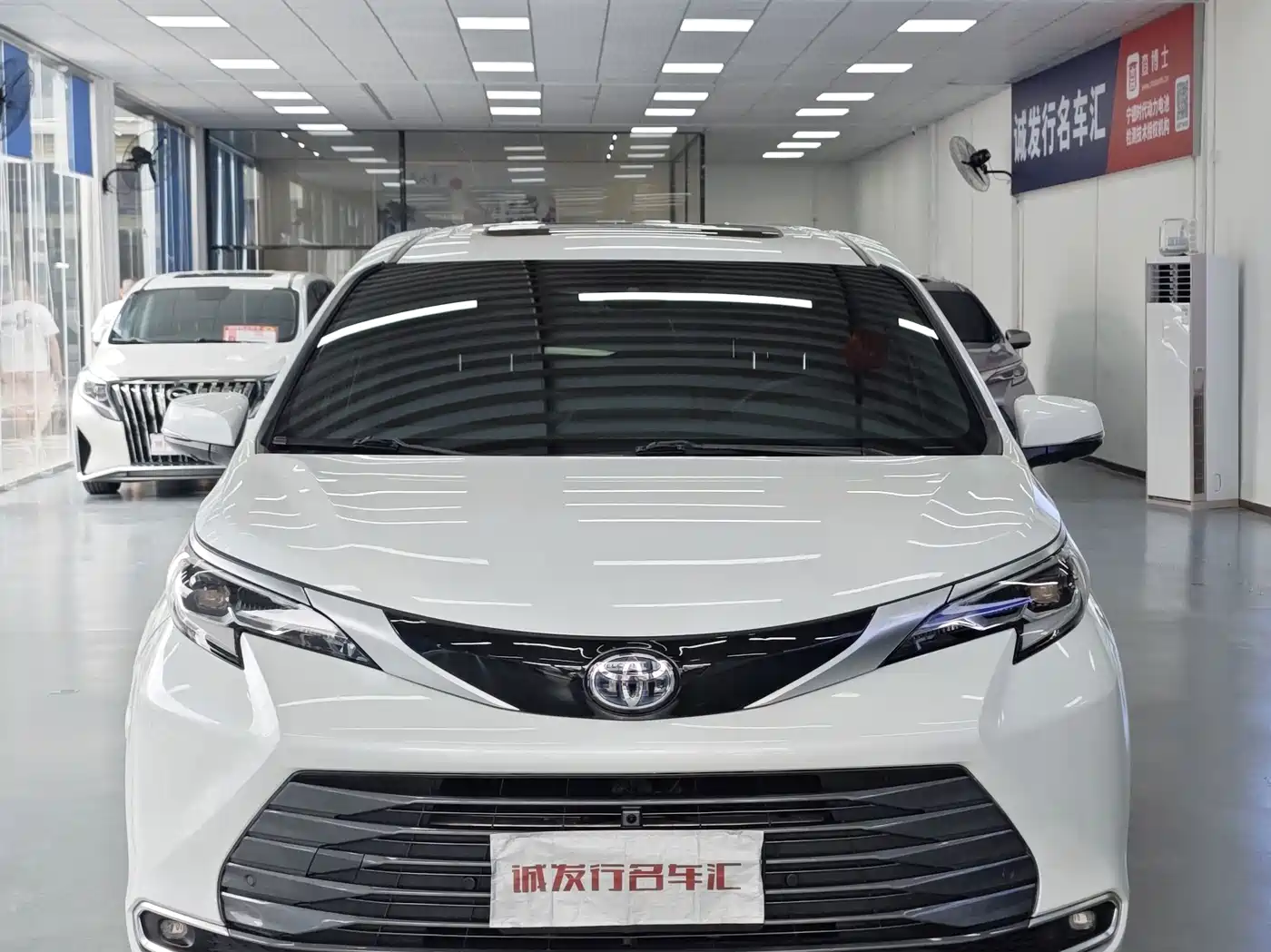Toyota Sienna 2024 Белый из Китая, фото 3