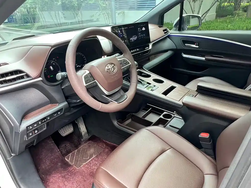 Toyota Granvia — миниатюра 16