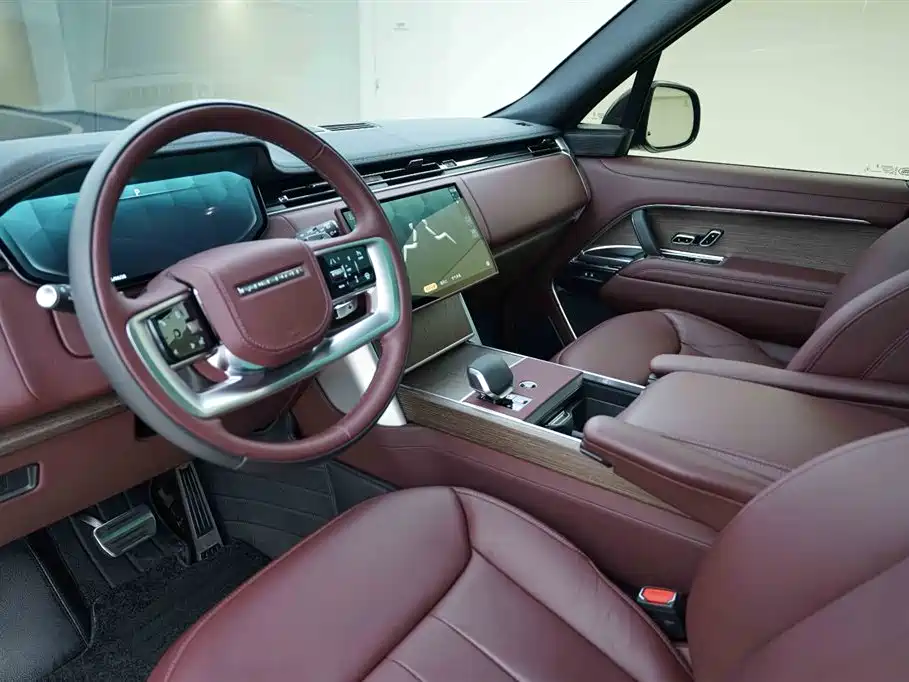 Land Rover Range Rover 2025 3.0 L6 400PS Long Wheelbase
