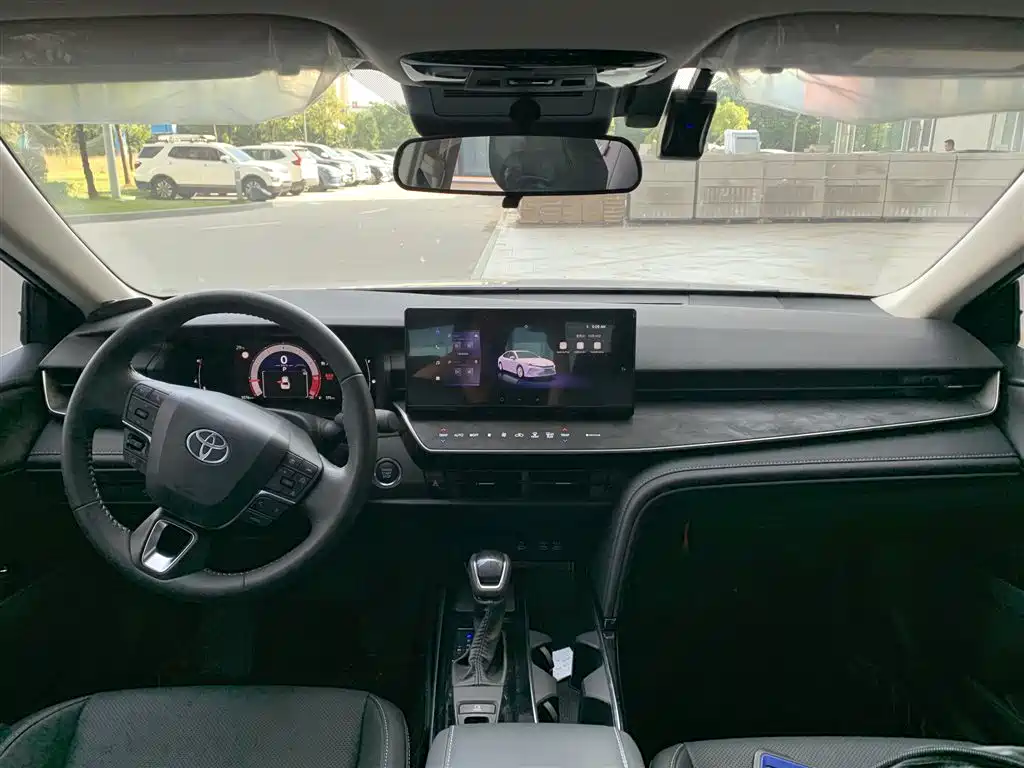 Toyota Camry — миниатюра 5