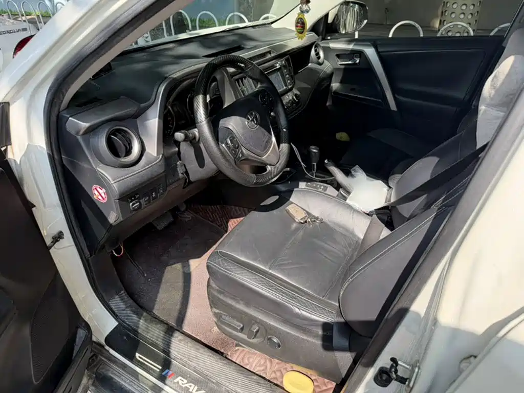 Toyota RAV4 — миниатюра 11