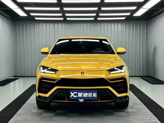 LAMBORGHINI URUS 2020